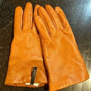 Used size small J. Crew leather gloves